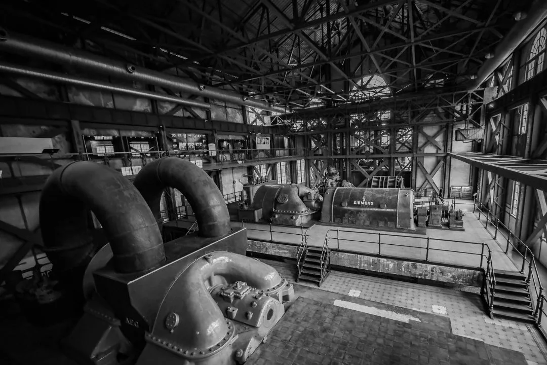 Trong phòng điều hành một nhà máy xử lý nước thải xi mạ