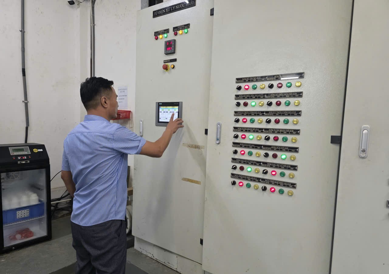 Bể lắng sơ cấp và hệ thống máng răng cưa thu nước trong do Môi Trường Ngọc Lân thi công