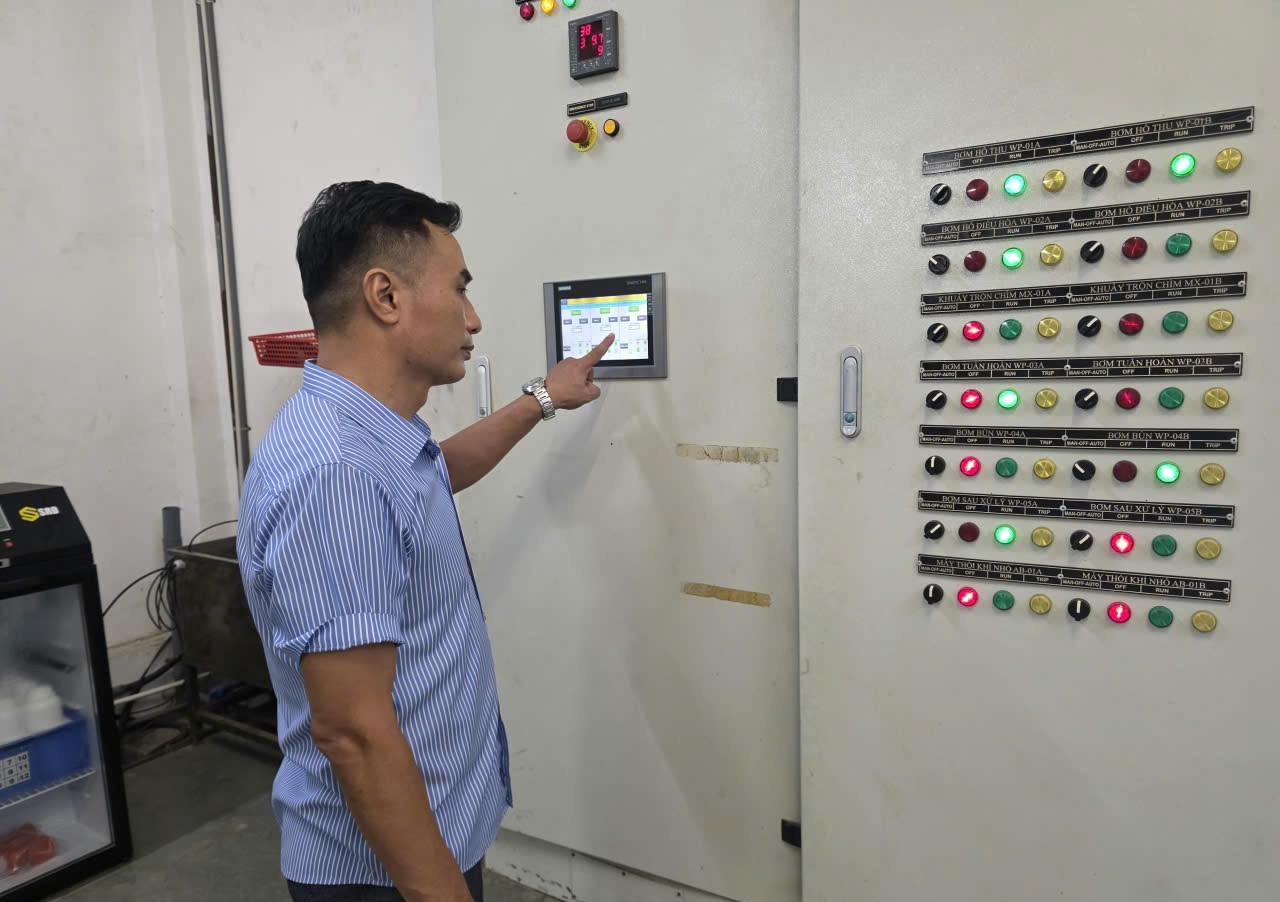 Tủ điện điều khiển tự động hóa PLC Siemens và SCADA giám sát trạm xử lý nước thải do Ngọc Lân thiết kế lắp đặt