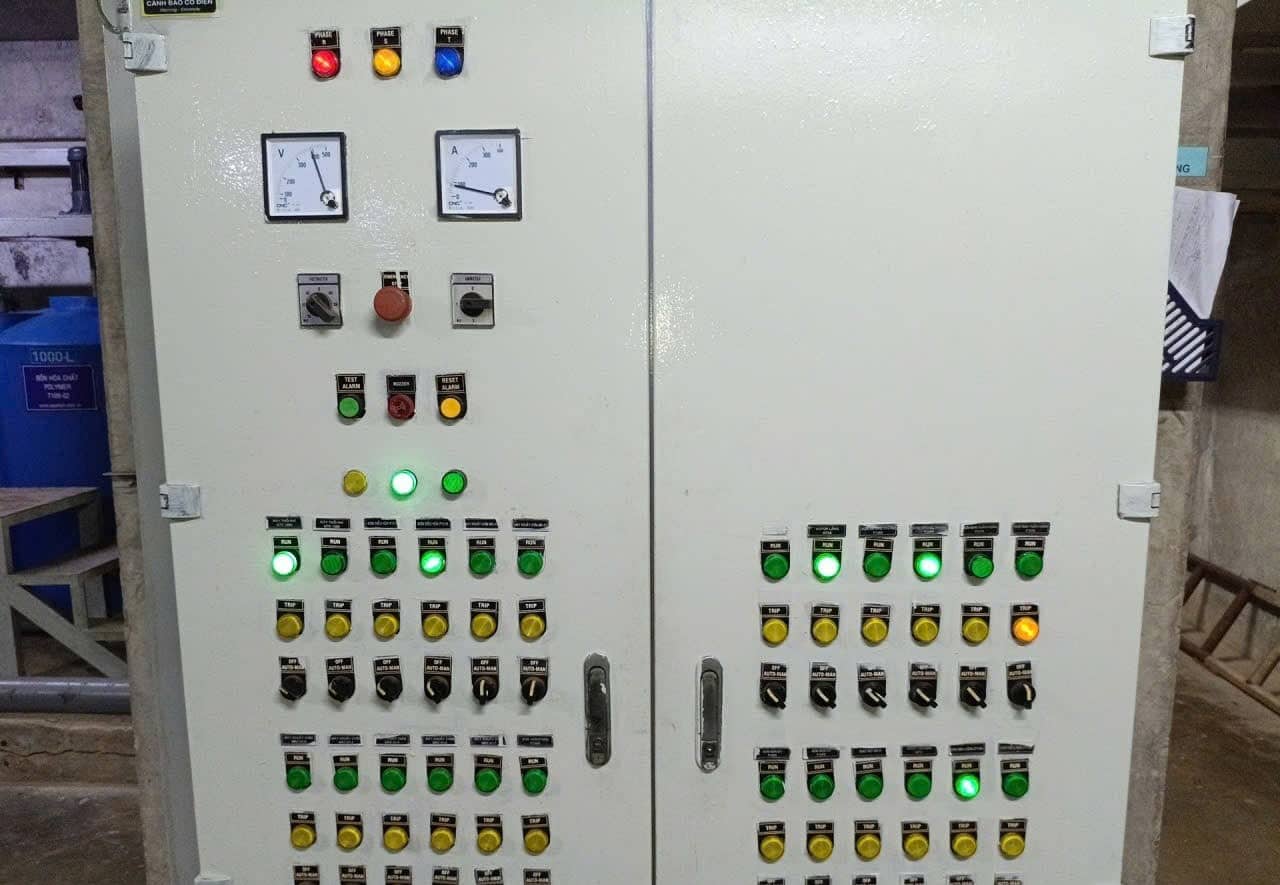 Tủ điện điều khiển trung tâm tự động hóa vận hành trạm xử lý nước thải - Công ty Môi Trường Ngọc Lân
